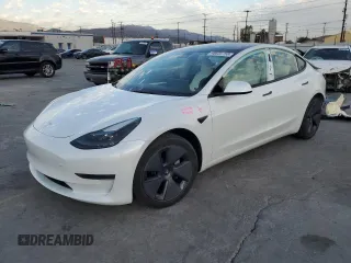 2023 Tesla Model 3 z VIN 5YJ3E1EA5PF488900, wystawiony jako Copart lot #46638755 z przebiegiem 28 474 mil mil oraz Szkoda całkowita • Salvage title. Historia ofert i sprzedaży dostępna na DreamBid. Obrazek 1.