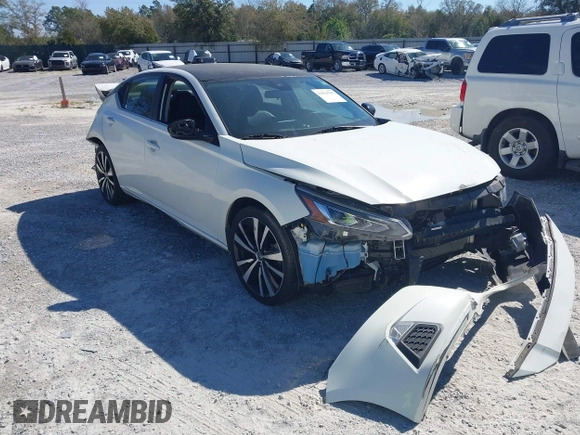 2020 Nissan Altima SR with VIN 1N4BL4CV7LC271886, listed as a IAAI auction lot 41824787 with 68,989 mi miles and . Bid and sale history available at carsss.com. Image 1.