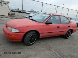 1996 Geo Prizm LSi z VIN 1Y1SK526XTZ070389, wystawiony jako Copart lot #52793575 z przebiegiem 160 458 mil mil oraz Szkody całkowita. Historia ofert i sprzedaży dostępna na DreamBid. Obrazek 1.