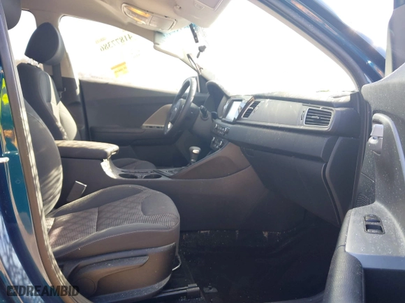 2019 Kia Niro LX with VIN KNDCB3LC3K5256718, listed as a IAAI auction lot 41877386 with 70,373 mi miles. Bid and sale history available at carsss.com. Image 5.