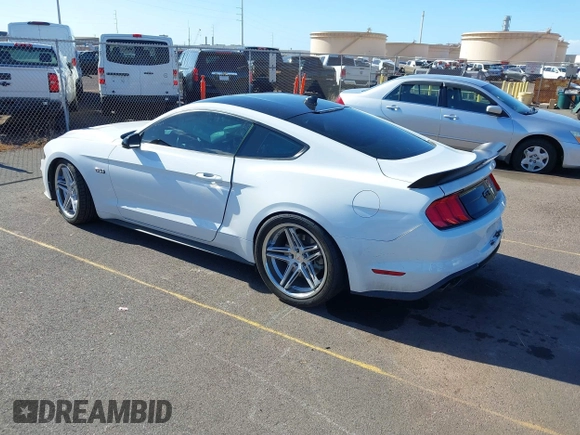 2021 Ford Mustang GT z VIN 1FA6P8CF5M5142279, wystawiony jako IAAI lot #42165065 z przebiegiem 30 109 mil mil oraz . Historia ofert i sprzedaży dostępna na DreamBid. Obrazek 3.