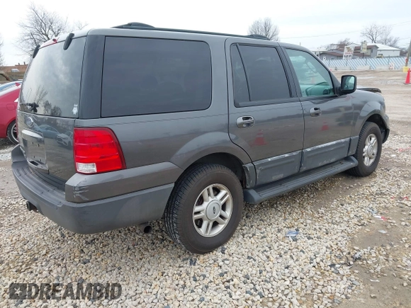 2004 Ford Expedition Special Service with VIN 1FMPU16L44LA06653, listed as a IAAI auction lot 41827182 with 125,996 mi miles. Bid and sale history available at carsss.com. Image 4.