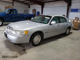2002 Lincoln Town Car Executive with VIN 1LNHM81W32Y628546, listed as a Copart auction lot 54248775 with 188,496 mi miles and Clean Title. Bid and sale history available at carsss.com. Image 1.