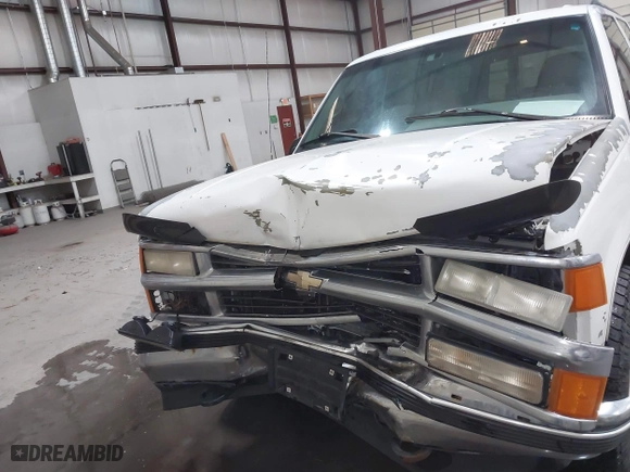 1996 Chevrolet Tahoe with VIN 1GNEK13R5TJ341299, listed as a IAAI auction lot 41713489 with 251,990 mi miles. Bid and sale history available at carsss.com. Image 12.