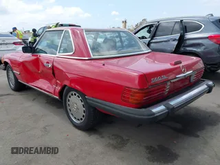 1988 Mercedes-Benz 560 with VIN WDBBA48D4JA090929, listed as a IAAI auction lot 42127701 with 186,443 mi miles. Bid and sale history available at carsss.com. Image 3.