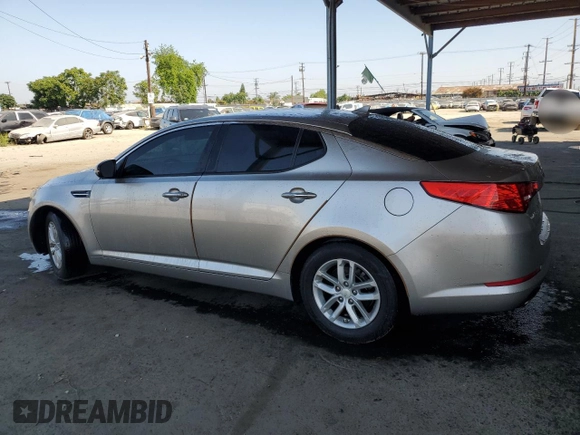 2013 Kia Optima LX z VIN 5XXGM4A74DG156035, wystawiony jako Copart lot #59358245 z przebiegiem 136 540 mil mil oraz Szkoda całkowita • Salvage title. Historia ofert i sprzedaży dostępna na DreamBid. Obrazek 2.