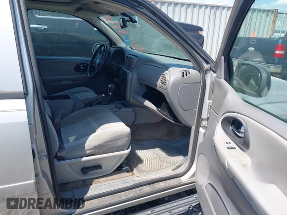 2006 Chevrolet TrailBlazer LS with VIN 1GNDS13S662165800, listed as a IAAI auction lot 42123948 with 270,074 mi miles and . Bid and sale history available at DreamBid. Image 5.