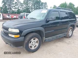 2005 Chevrolet Tahoe Police z VIN 1GNEC13Z15R249205, wystawiony jako IAAI lot #42209381 z przebiegiem 331 322 mil mil oraz . Historia ofert i sprzedaży dostępna na DreamBid. Obrazek 2.