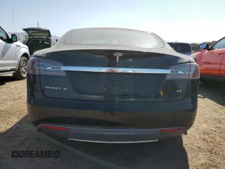 2014 Tesla Model S 60 z VIN 5YJSA1S19EFP56100, wystawiony jako Copart lot #62331725 z przebiegiem Nie podano mil oraz Szkoda całkowita • Salvage title. Historia ofert i sprzedaży dostępna na DreamBid. Obrazek 6.