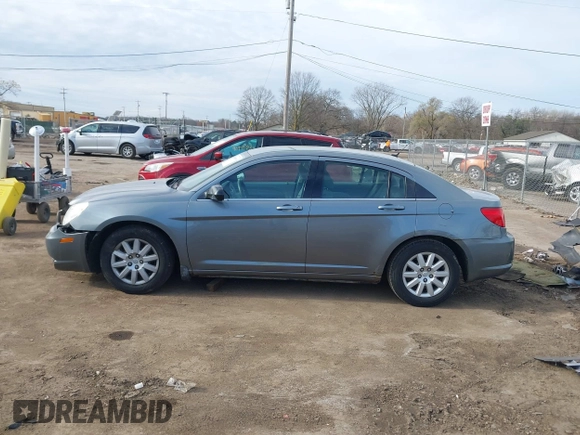 2008 Chrysler Sebring LX z VIN 1C3LC46K38N156346, wystawiony jako IAAI lot #40965609 z przebiegiem Nie podano mil oraz . Historia ofert i sprzedaży dostępna na DreamBid. Obrazek 15.