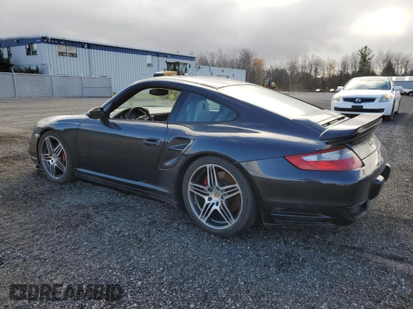 2007 Porsche 911 Turbo z VIN WP0AD29977S785458, wystawiony jako Copart lot #78957064 z przebiegiem 108 780 mil mil oraz Czysty tytuł • Clean title. Historia ofert i sprzedaży dostępna na DreamBid. Obrazek 2.