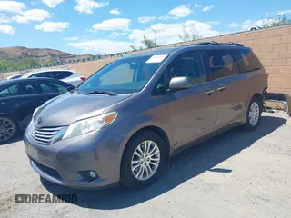 2016 Toyota Sienna XLE with VIN 5TDYK3DCXGS722960, listed as a IAAI auction lot 42153794 with 147,331 mi miles. Bid and sale history available at carsss.com. Image 19.