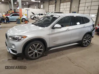 2017 BMW X1 sDrive28i z VIN WBXHU7C30H5H38648, wystawiony jako Copart lot #56984575 z przebiegiem 53 262 mil mil oraz Szkoda całkowita • Salvage title. Historia ofert i sprzedaży dostępna na DreamBid. Obrazek 1.