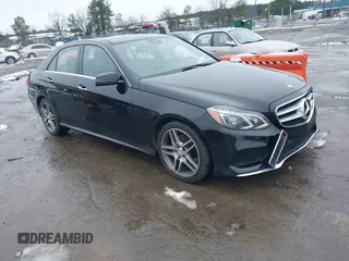 2016 Mercedes-Benz E 400 z VIN WDDHF6HB1GB184329, wystawiony jako IAAI lot #41522482 z przebiegiem 99 824 mil mil oraz . Historia ofert i sprzedaży dostępna na DreamBid. Obrazek 1.