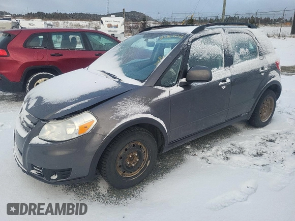 2013 Suzuki SX4 z VIN JS2YA5A34D6100052, wystawiony jako Copart lot #85862654 z przebiegiem 105 114 mil mil oraz Tytuł czysty. Historia ofert i sprzedaży dostępna na DreamBid. Obrazek 1.