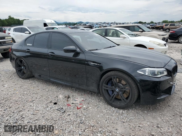 2016 BMW M5 z VIN WBSFV9C56GD595441, wystawiony jako Copart lot #59880955 z przebiegiem 109 018 mil mil oraz Szkoda całkowita • Salvage title. Historia ofert i sprzedaży dostępna na DreamBid. Obrazek 4.