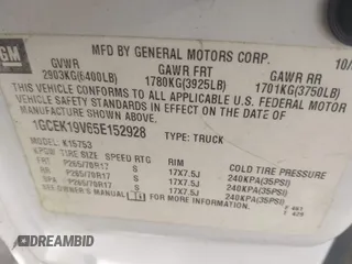 2005 Chevrolet Silverado 1500 with VIN 1GCEK19V65E152928, listed as a IAAI auction lot 41485115 with 165,560 mi miles. Bid and sale history available at carsss.com. Image 9.