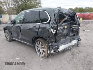 2021 BMW X5 sDrive40i with VIN 5UXCR4C07M9G60674, listed as a IAAI auction lot 38203174 with 1 mi miles. Bid and sale history available at carsss.com. Image 3.