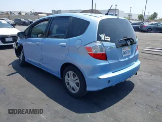 2010 Honda Fit z VIN JHMGE8H23AC026868, wystawiony jako IAAI lot #42121067 z przebiegiem 207 378 mil mil oraz . Historia ofert i sprzedaży dostępna na DreamBid. Obrazek 3.