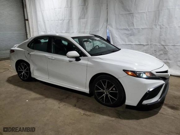 2022 Toyota Camry SE with VIN 4T1G11AK9NU710088, listed as a Copart auction lot 53157255 with 47,745 mi miles and Salvage Title. Bid and sale history available at carsss.com. Image 4.