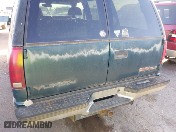 1997 GMC Yukon with VIN 1GKEK13R1VJ723409, listed as a IAAI auction lot 41512184 with 235,988 mi miles. Bid and sale history available at carsss.com. Image 6.