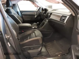 2021 Volkswagen Atlas SEL Premium z VIN 1V2TR2CA9MC589541, wystawiony jako IAAI lot #41848459 z przebiegiem 40 577 mil mil oraz . Historia ofert i sprzedaży dostępna na DreamBid. Obrazek 5.