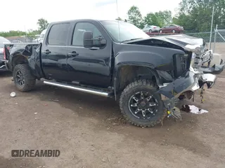2011 GMC Sierra 2500HD SLT с VIN 1GT121C81BF136806, выставлен на аукционе IAAI как лот 42242756 с пробегом 185 128 миль миль и . История ставок и продаж доступна на DreamBid. Изображение 1.