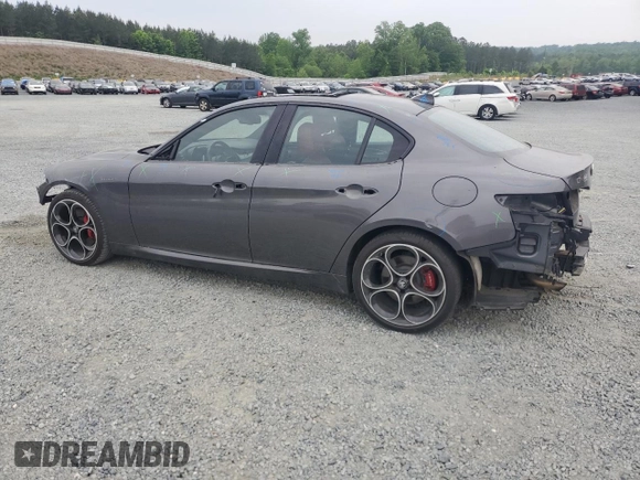 2023 Alfa Romeo Giulia Veloce z VIN ZARFAMBN6P7676600, wystawiony jako Copart lot #54583925 z przebiegiem 14 910 mil mil oraz Szkody całkowita. Historia ofert i sprzedaży dostępna na DreamBid. Obrazek 2.