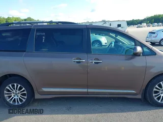 2019 Toyota Sienna XLE Auto Access Seat z VIN 5TDYZ3DC7KS984973, wystawiony jako IAAI lot #42299167 z przebiegiem 75 447 mil mil oraz . Historia ofert i sprzedaży dostępna na DreamBid. Obrazek 13.