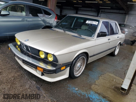 1988 BMW 5 Series 535i with VIN WBADC8407J3261205, listed as a Copart auction lot 87406714 with 45,211 mi miles and Salvage Title. Bid and sale history available at carsss.com. Image 1.