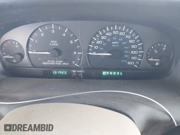 2000 Chrysler Town & Country LXi with VIN 1C4GP54L5YB671398, listed as a IAAI auction lot 41736027 with 131,923 mi miles. Bid and sale history available at carsss.com. Image 7.