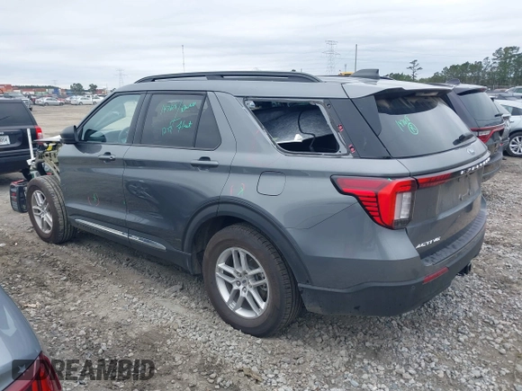 2025 Ford Explorer Active with VIN 1FMUK7DH5SGA22022, listed as a IAAI auction lot 41368923 with 3,142 mi miles. Bid and sale history available at carsss.com. Image 14.