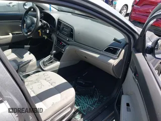 2018 Hyundai Elantra SE z VIN KMHD74LF9JU611364, wystawiony jako IAAI lot #42034415 z przebiegiem 81 450 mil mil oraz . Historia ofert i sprzedaży dostępna na DreamBid. Obrazek 5.