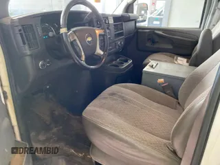 2015 Chevrolet Express Cargo z VIN 1GCWGFCF6F1181729, wystawiony jako IAAI lot #42571653 z przebiegiem 162 943 mil mil oraz . Historia ofert i sprzedaży dostępna na DreamBid. Obrazek 36.