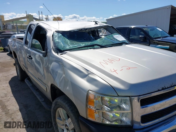 2007 Chevrolet Silverado 1500 LT w/2LT with VIN 2GCEC19J771637240, listed as a IAAI auction lot 41921738 with 163,590 mi miles. Bid and sale history available at carsss.com. Image 6.