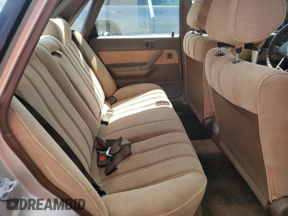 1991 Toyota Camry DLX z VIN 4T1SV21E5MU415356, wystawiony jako Copart lot #74465914 z przebiegiem 74 592 mil mil oraz Szkoda całkowita • Salvage title. Historia ofert i sprzedaży dostępna na DreamBid. Obrazek 10.