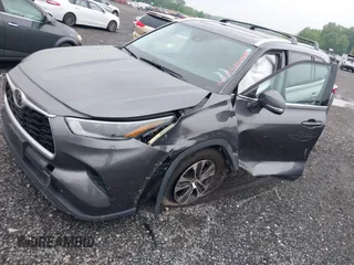 2021 Toyota Highlander XLE with VIN 5TDGZRBH3MS077976, listed as a IAAI auction lot 42265085 with 60,828 mi miles and . Bid and sale history available at DreamBid. Image 2.