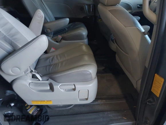 2011 Toyota Sienna XLE with VIN 5TDDK3DC6BS025101, listed as a IAAI auction lot 41473796 with 211,467 mi miles. Bid and sale history available at carsss.com. Image 8.