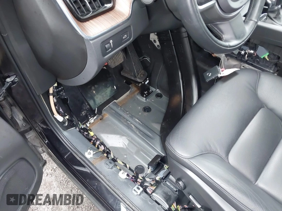 2021 Volvo XC60 Momentum с VIN YV4102RK0M1675302, выставлен на аукционе IAAI как лот 42282668 с пробегом 24 477 миль миль и . История ставок и продаж доступна на DreamBid. Изображение 13.
