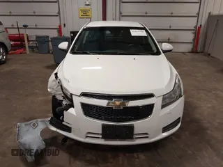 2014 Chevrolet Cruze 1LT z VIN 1G1PC5SB5E7390585, wystawiony jako IAAI lot #42567546 z przebiegiem 119 076 mil mil oraz . Historia ofert i sprzedaży dostępna na DreamBid. Obrazek 13.