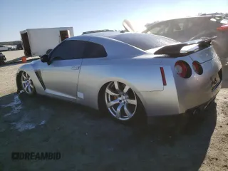 2009 Nissan GT-R Premium z VIN JN1AR54F49M252803, wystawiony jako Copart lot #83905134 z przebiegiem Nie podano mil oraz Nie do naprawy • Non repairable. Historia ofert i sprzedaży dostępna na DreamBid. Obrazek 2.