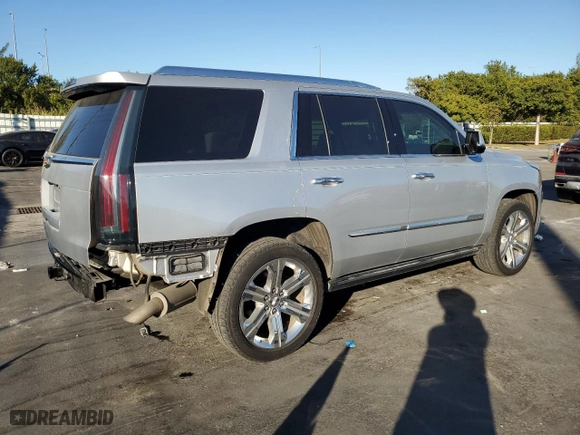 2020 Cadillac Escalade Premium Luxury with VIN 1GYS4CKJ9LR172686, listed as a Copart auction lot 82578424 with 29,458 mi miles and Salvage Title. Bid and sale history available at carsss.com. Image 3.