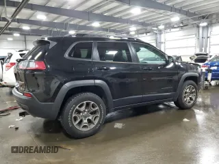 2020 Jeep Cherokee Trailhawk with VIN 1C4PJMBX2LD638678, listed as a Copart auction lot 52197785 with 103,724 mi miles and Salvage title. Bid and sale history available at DreamBid. Image 3.