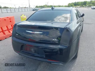 2016 Chrysler 300 S z VIN 2C3CCAGG4GH182793, wystawiony jako IAAI lot #42442826 z przebiegiem 125 474 mil mil oraz . Historia ofert i sprzedaży dostępna na DreamBid. Obrazek 16.