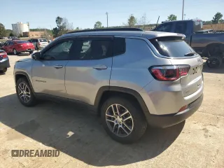 2020 Jeep Compass Latitude z VIN 3C4NJCBBXLT205996, wystawiony jako Copart lot #50507825 z przebiegiem Nie podano mil oraz Szkoda całkowita • Salvage title. Historia ofert i sprzedaży dostępna na DreamBid. Obrazek 2.
