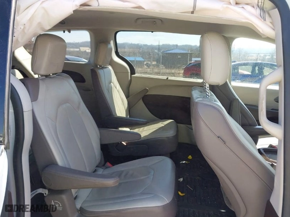2017 Chrysler Pacifica Touring-L with VIN 2C4RC1BGXHR711916, listed as a IAAI auction lot 41768560 with NaN miles. Bid and sale history available at carsss.com. Image 8.