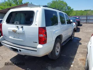 2010 Chevrolet Tahoe LT z VIN 1GNUKBE09AR176081, wystawiony jako IAAI lot #42085905 z przebiegiem 349 312 mil mil oraz . Historia ofert i sprzedaży dostępna na DreamBid. Obrazek 4.