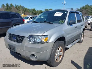 2006 Ford Escape XLT with VIN 1FMYU93146KA41949, listed as a IAAI auction lot 42103938 with 138,902 mi miles. Bid and sale history available at carsss.com. Image 2.