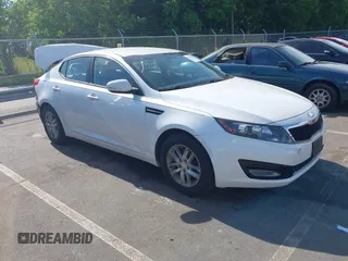 2013 Kia Optima LX z VIN KNAGM4A7XD5374109, wystawiony jako IAAI lot #42209534 z przebiegiem 184 578 mil mil oraz . Historia ofert i sprzedaży dostępna na DreamBid. Obrazek 1.