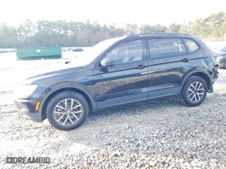 2021 Volkswagen Tiguan S with VIN 3VV1B7AX5MM044258, listed as a Copart auction lot 83335654 with 26,038 mi miles and Salvage Title. Bid and sale history available at carsss.com. Image 1.